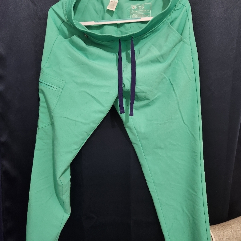 FIGS Sugical Green  Zamora bottoms joggers